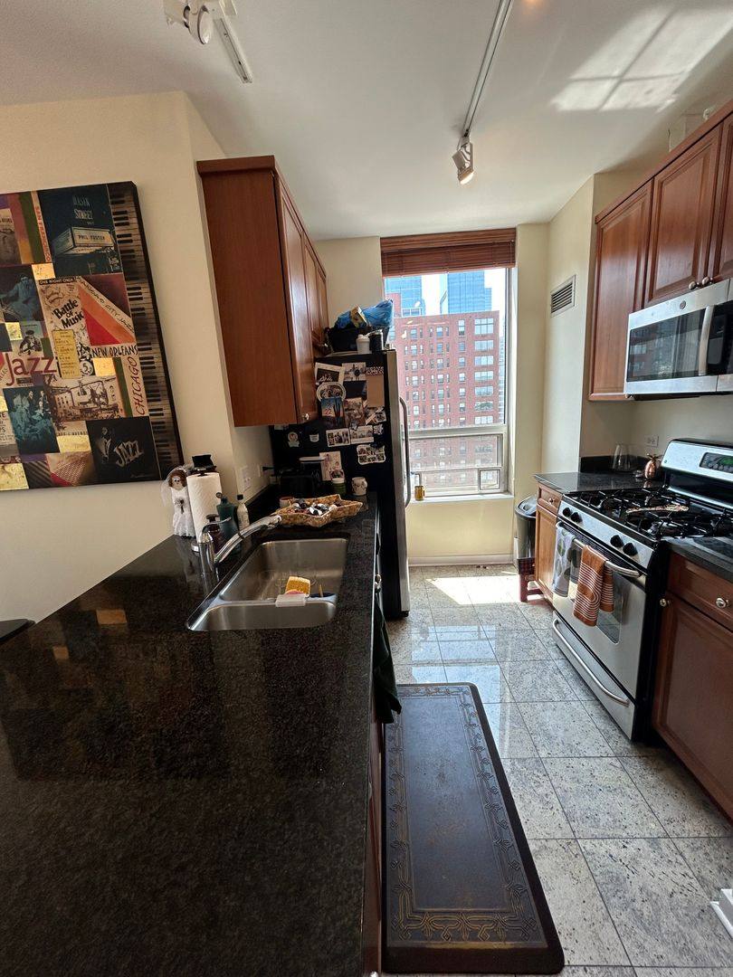 Condo for rent at 330 W Grand Ave #1701, Chicago, IL 60654