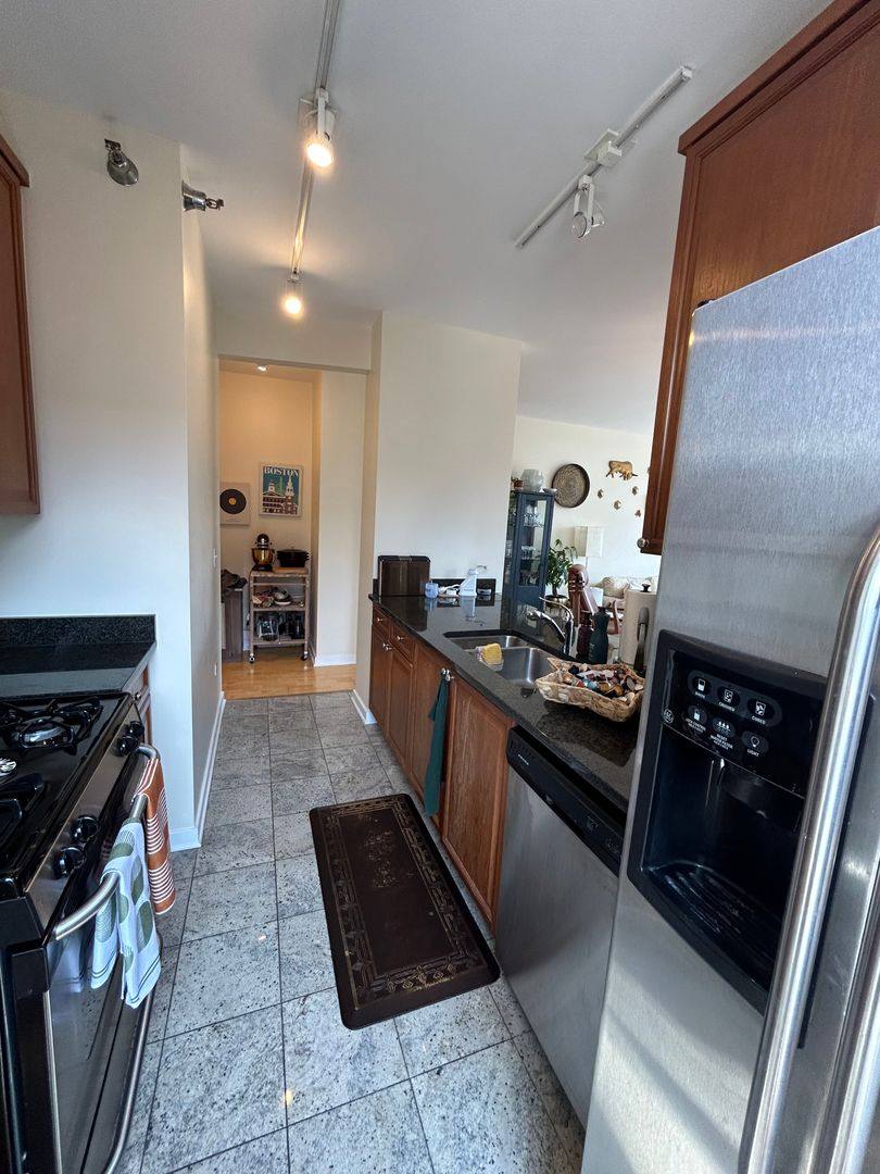 Condo for rent at 330 W Grand Ave #1701, Chicago, IL 60654