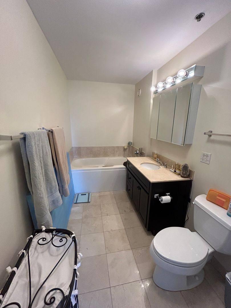 Condo for rent at 330 W Grand Ave #1701, Chicago, IL 60654