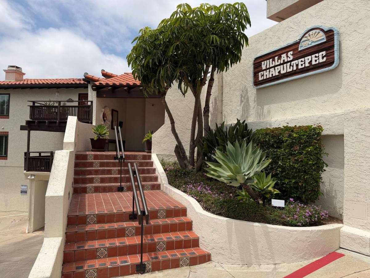 Townhouse for rent at 4032 Ampudia St, San Diego, CA 92110