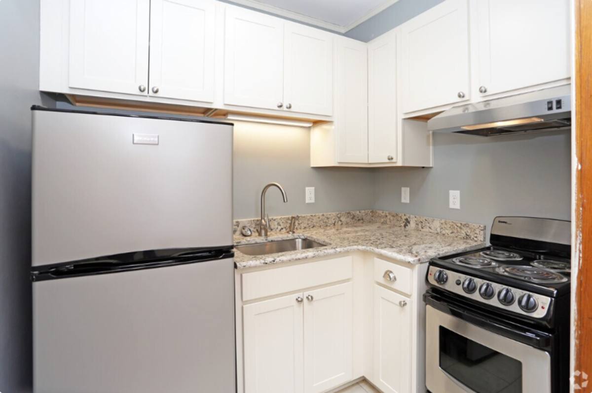 Apartment for rent at 511 29th St, Des Moines, IA 50312