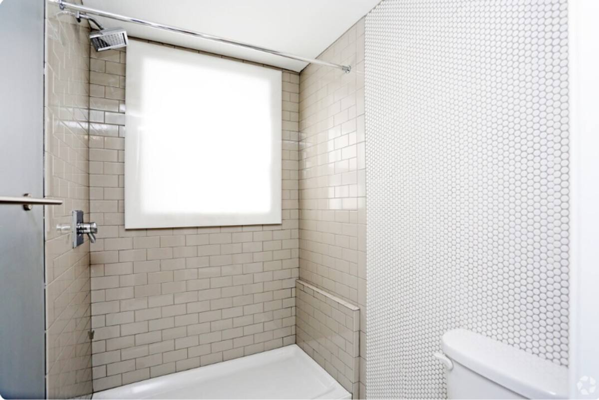 Apartment for rent at 511 29th St, Des Moines, IA 50312