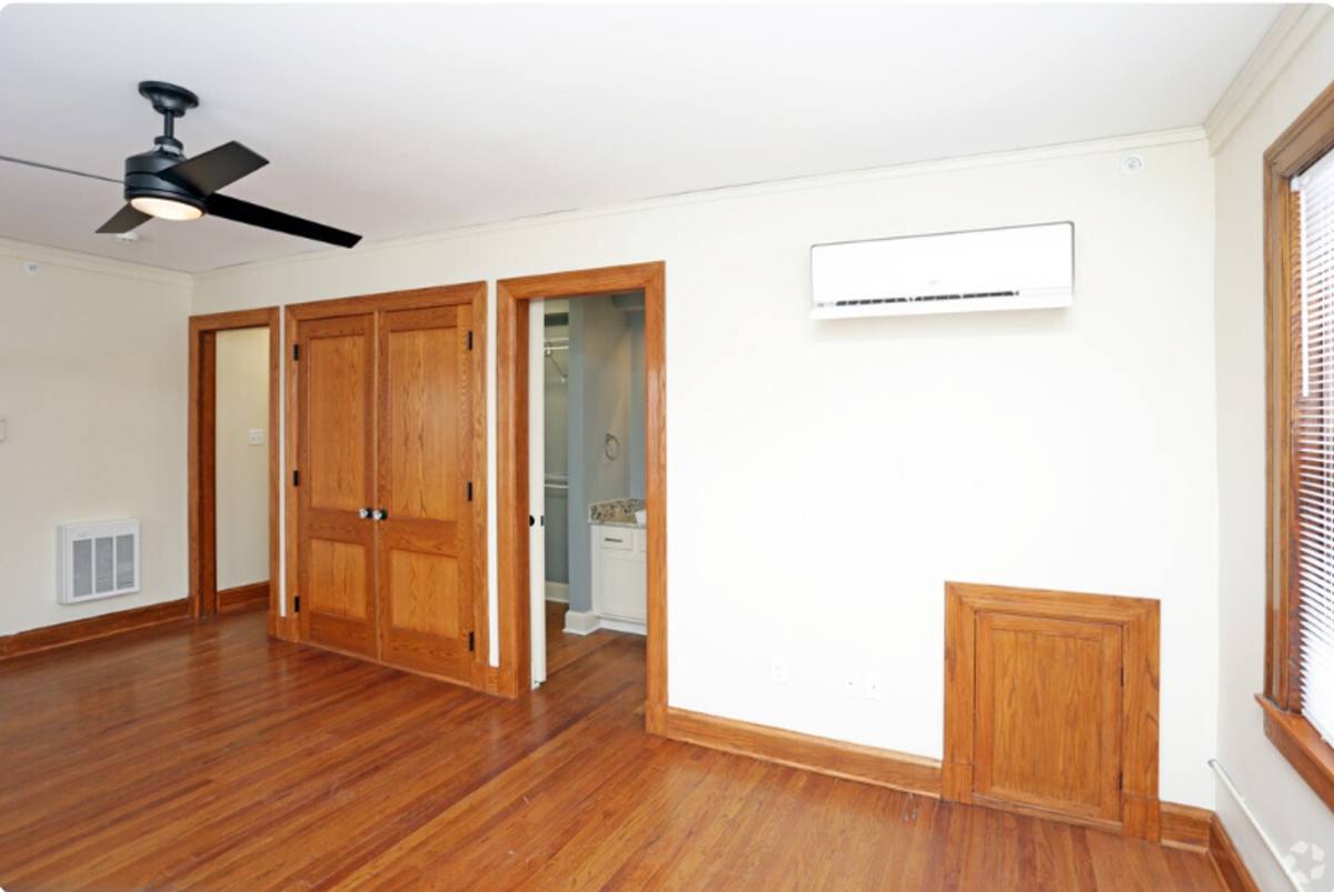 Apartment for rent at 511 29th St, Des Moines, IA 50312