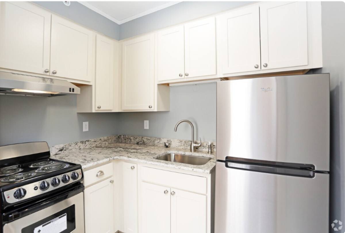 Apartment for rent at 511 29th St, Des Moines, IA 50312