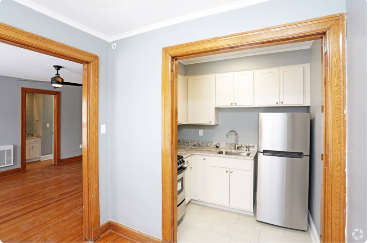 Apartment for rent at 511 29th St, Des Moines, IA 50312