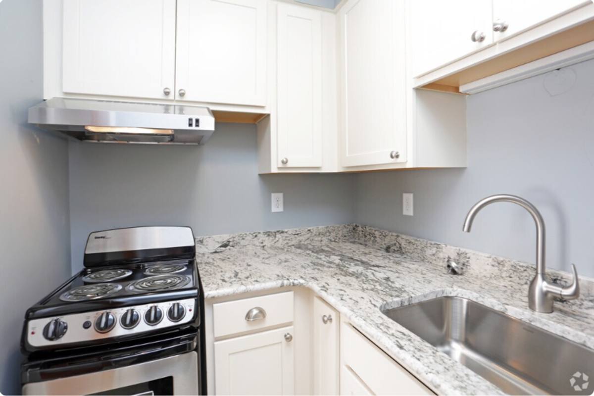 Apartment for rent at 511 29th St, Des Moines, IA 50312