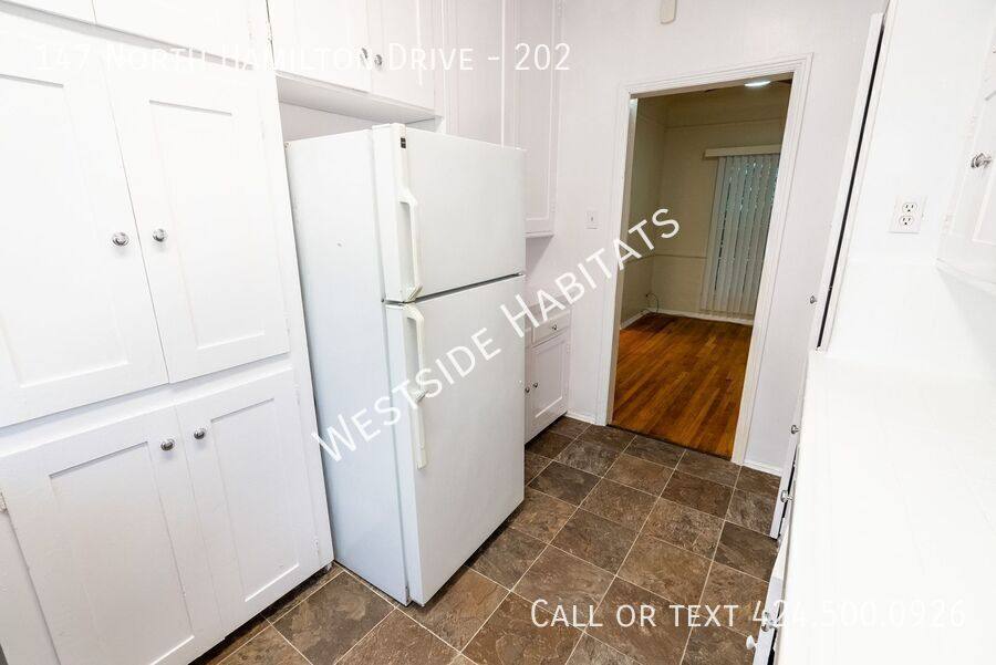 Apartment for rent at 147 N Hamilton Dr #202, Beverly Hills, CA 90211