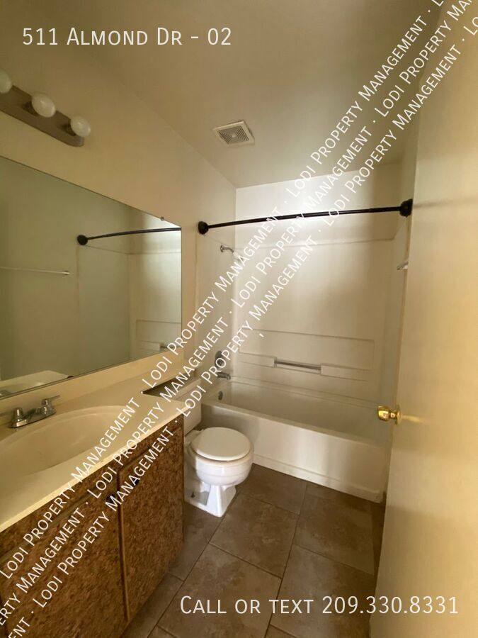 Apartment for rent at 511 Almond Dr #2, Lodi, CA 95240