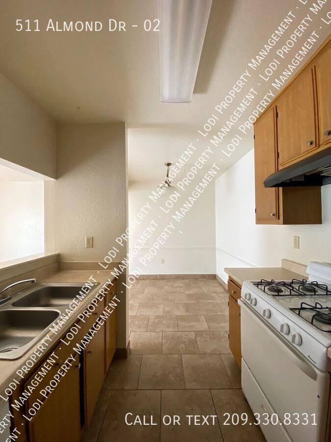 Apartment for rent at 511 Almond Dr #2, Lodi, CA 95240