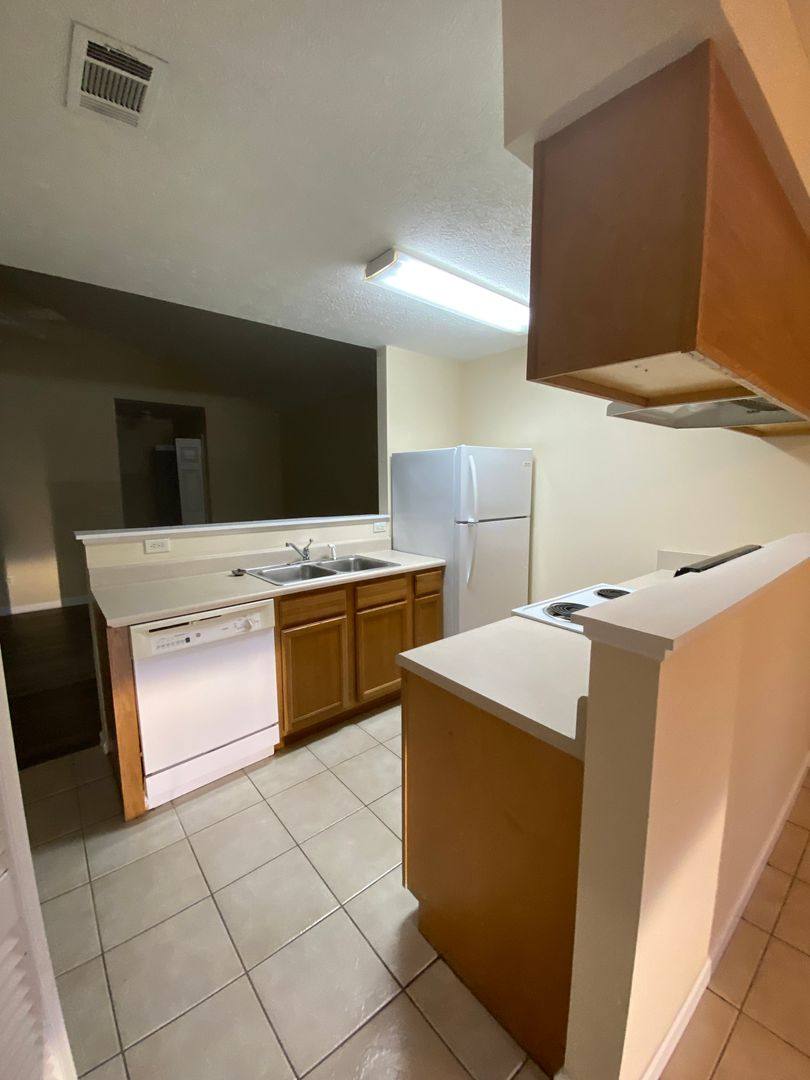 Townhouse for rent at 2216 Anne Ave, Panama City, FL 32408