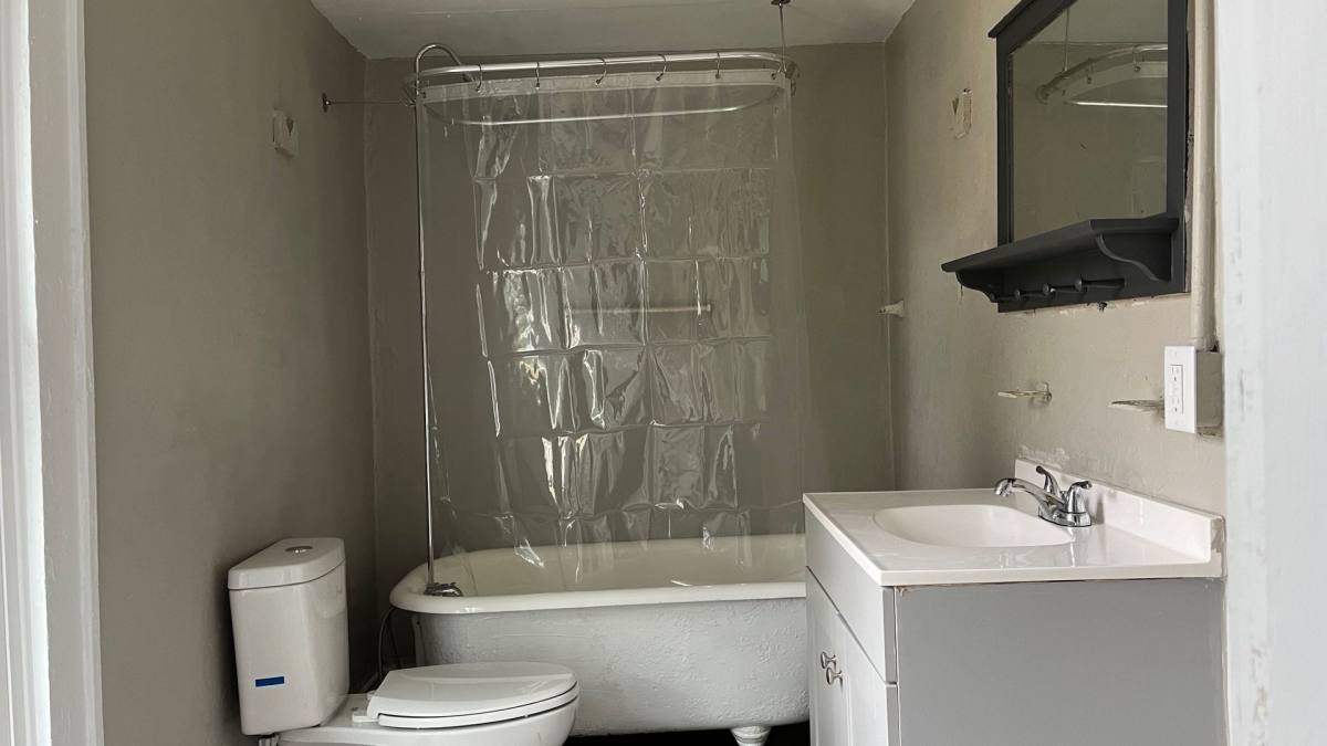 House for rent at 209-B E Capitola Ave, Kinston, NC 28501