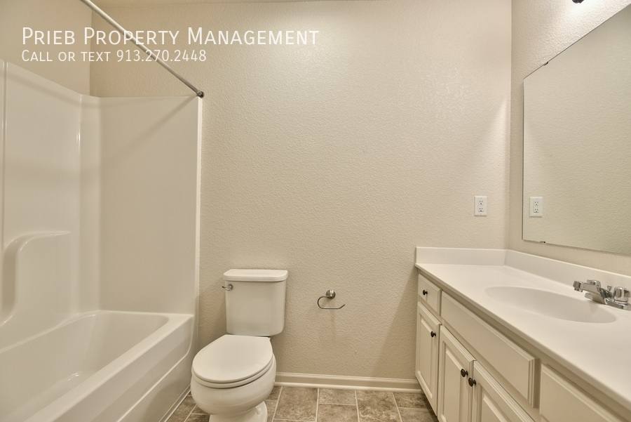 Townhouse for rent at 22062 W 124th Terrace #BUILDING 2, Olathe, KS 66061