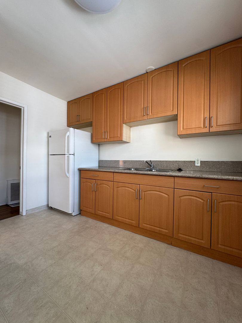 Apartment for rent at 9045 Cattaraugus Ave, Los Angeles, CA 90034
