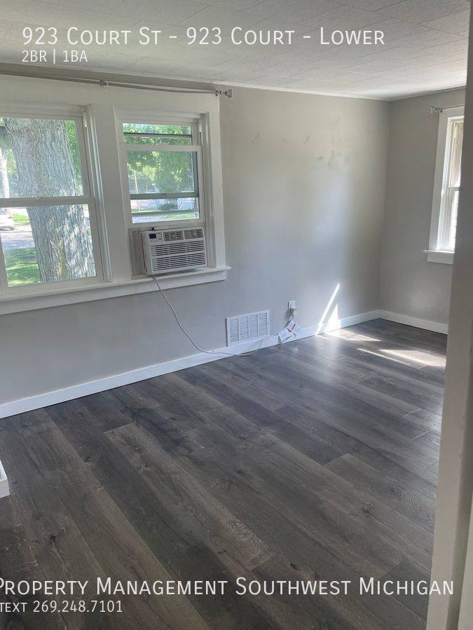 Apartment for rent at 923 Court St, Saint Joseph, MI 49085