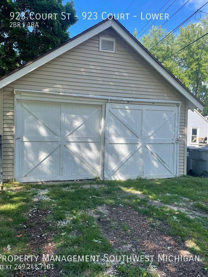 Apartment for rent at 923 Court St, Saint Joseph, MI 49085