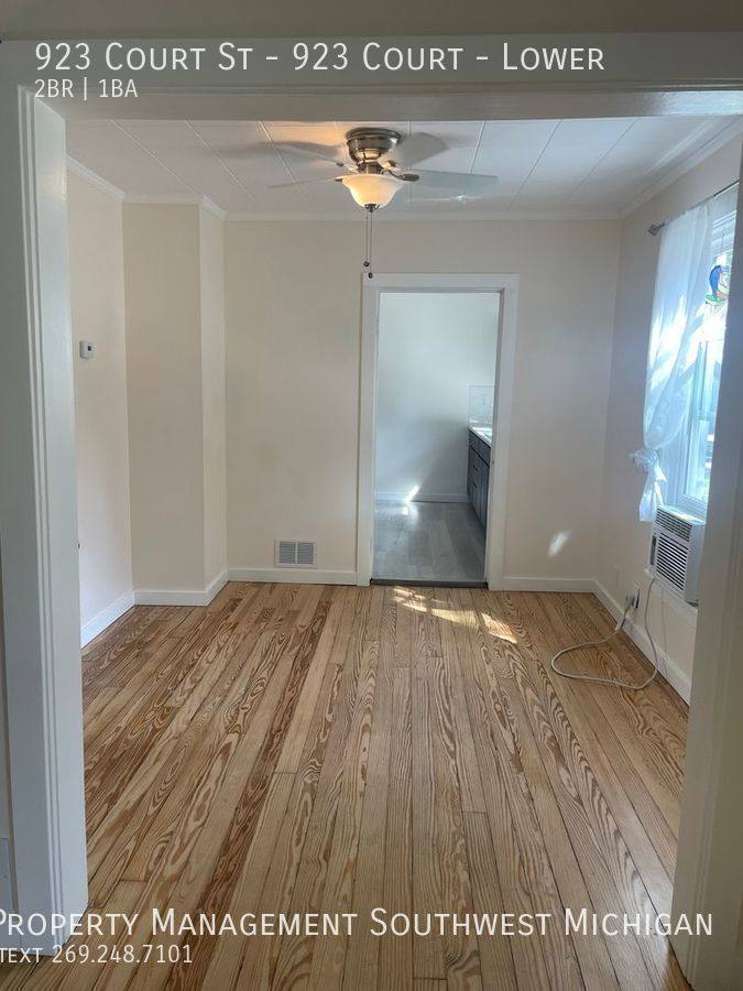 Apartment for rent at 923 Court St, Saint Joseph, MI 49085