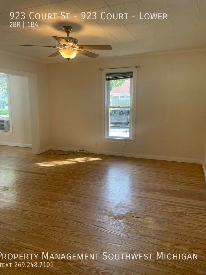 Apartment for rent at 923 Court St, Saint Joseph, MI 49085