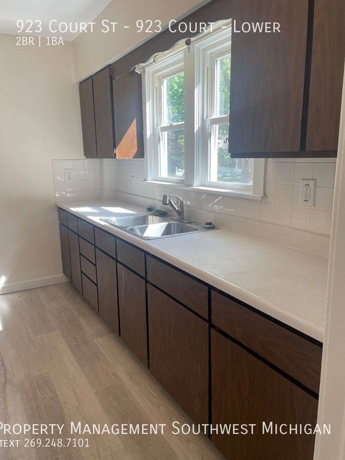 Apartment for rent at 923 Court St, Saint Joseph, MI 49085