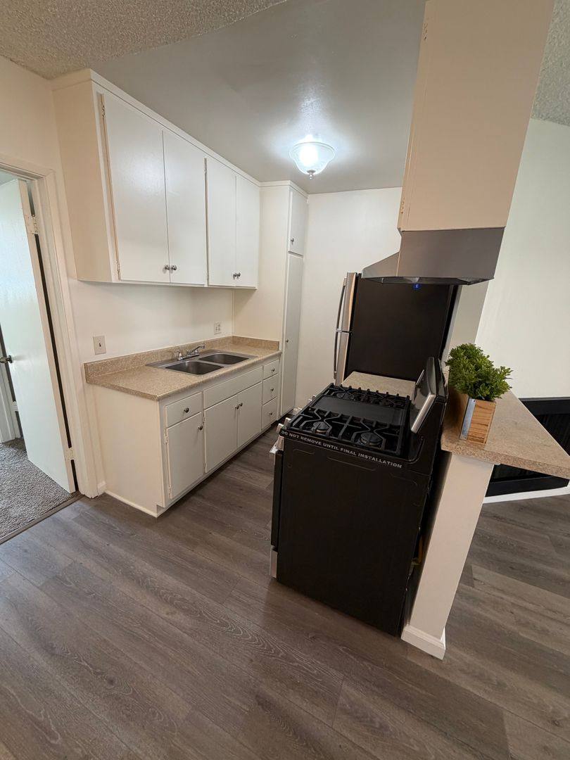 Apartment for rent at 18520 Prairie St, Northridge, CA 91324