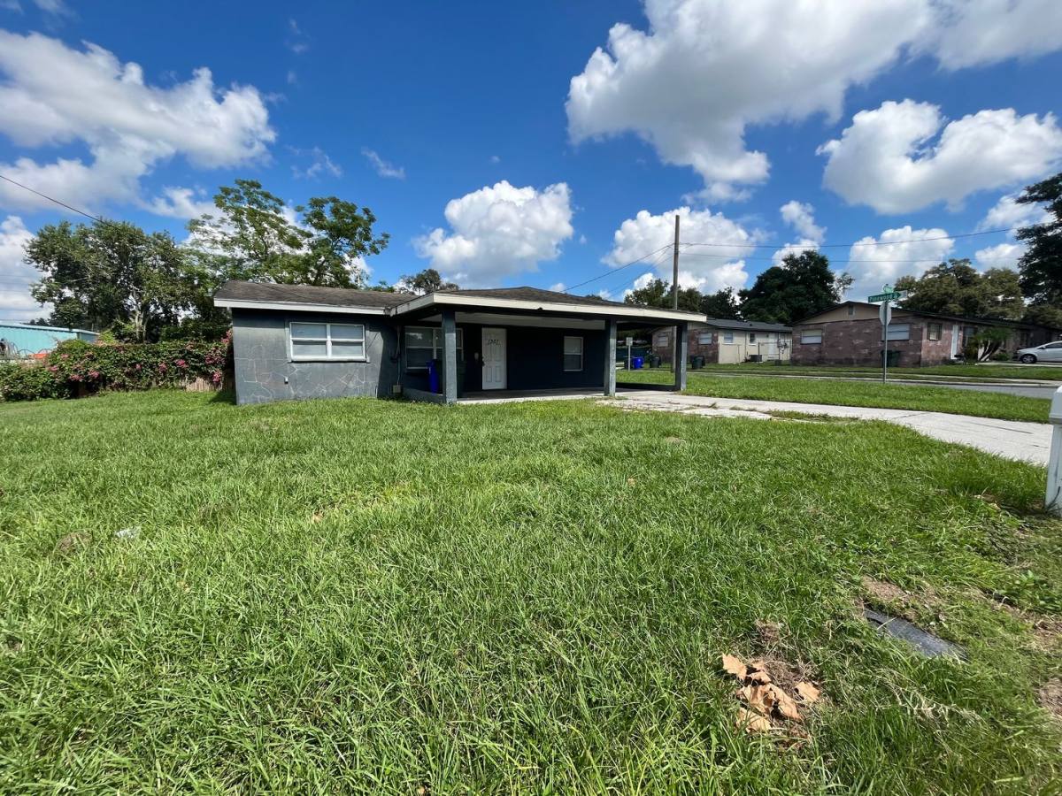 House for rent at 1301 W Walnut St, Lakeland, FL 33815