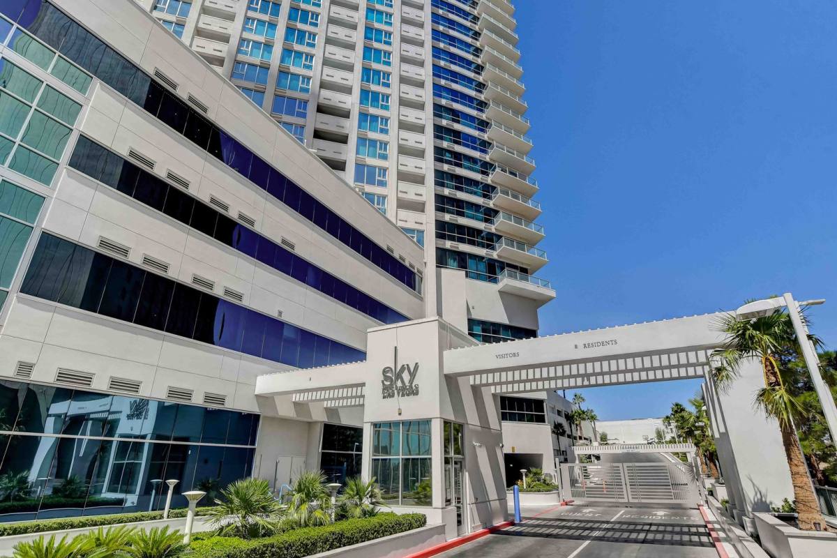 Apartment for rent at 2700 Las Vegas Blvd, Las Vegas, NV 89109
