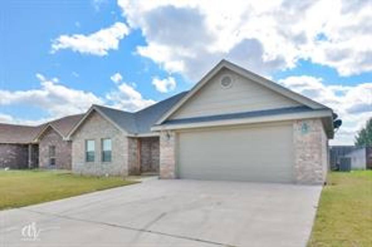 House for rent at 1333 Briar Cliff Path, Abilene, TX 79602