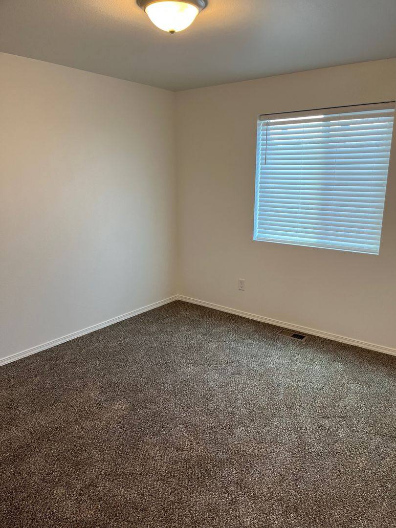 House for rent at 1321 W Polo Ridge Dr, Moses Lake, WA 98837