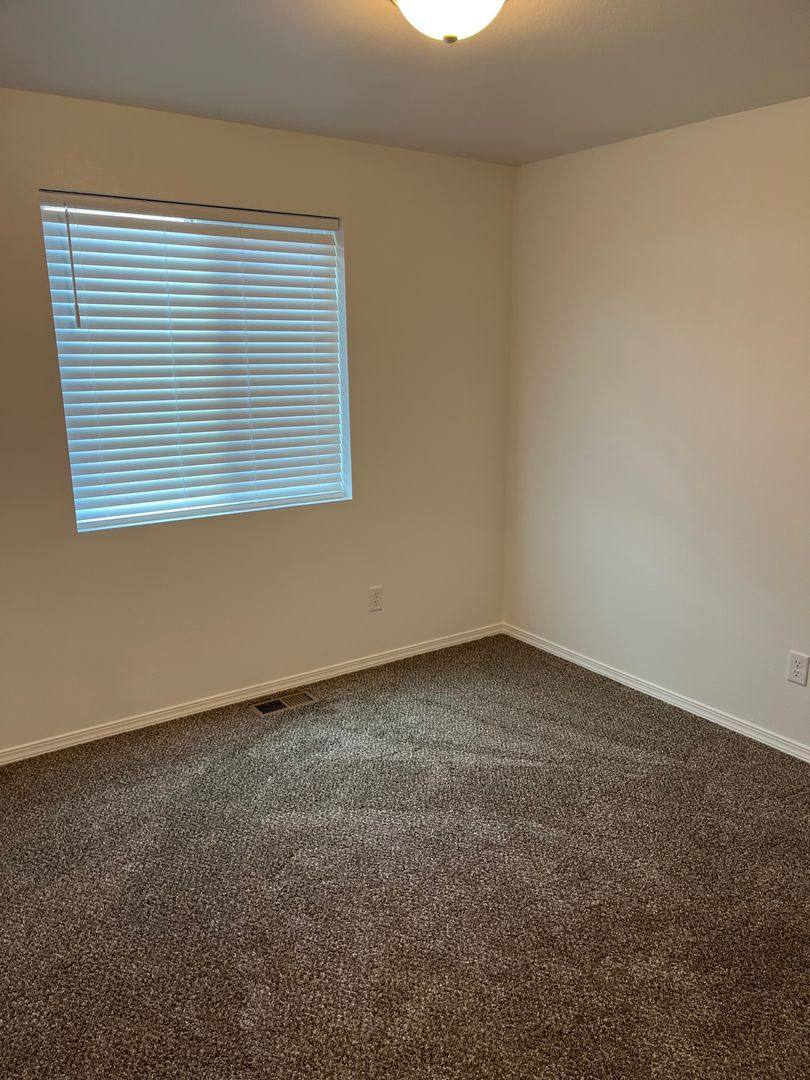 House for rent at 1321 W Polo Ridge Dr, Moses Lake, WA 98837