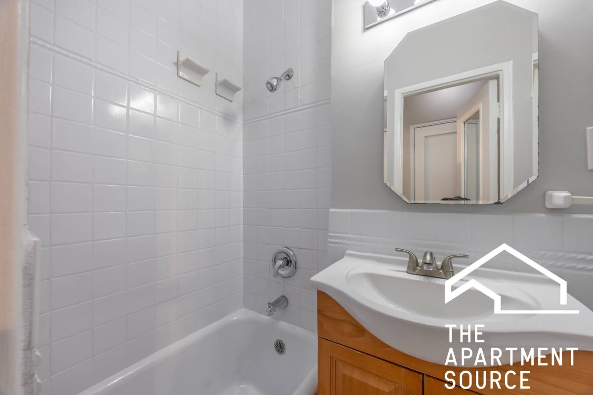 Apartment for rent at 1140 N La Salle Dr, Chicago, IL 60610