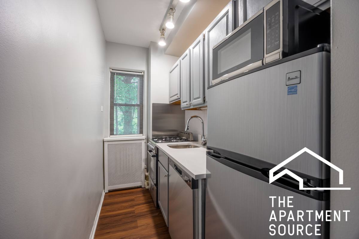 Apartment for rent at 1140 N La Salle Dr, Chicago, IL 60610