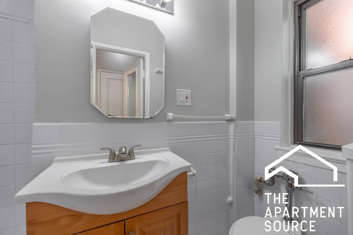 Apartment for rent at 1140 N La Salle Dr, Chicago, IL 60610