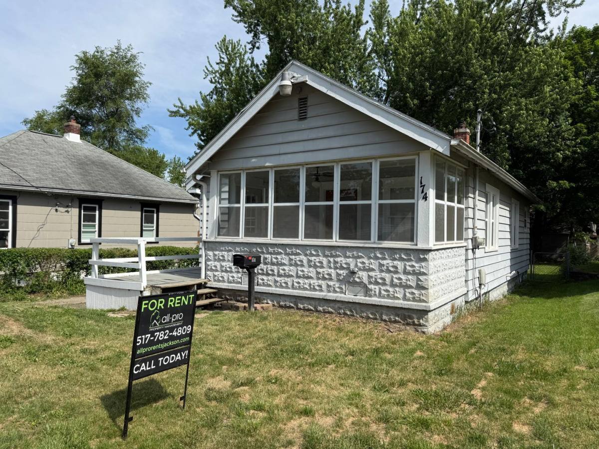 House for rent at 174 Walcott Ave, Jackson, MI 49203