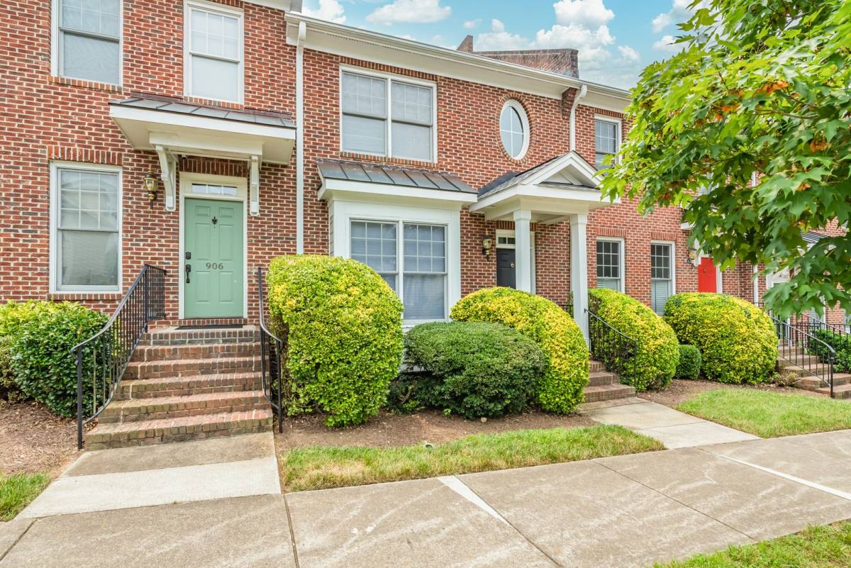 Townhouse for rent at 904 Edgewater Circle, Chapel Hill, NC 27516