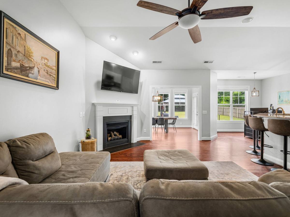 House for rent at 224 Blue Creek Farms Dr, Jacksonville, NC 28540