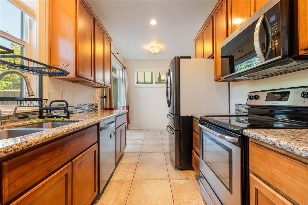 House for rent at 14414 E Burnside Dr, Portland, OR 97233