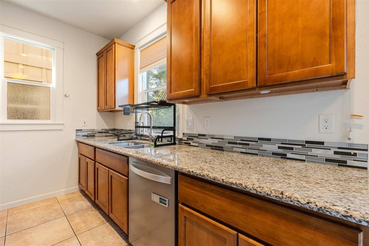 House for rent at 14414 E Burnside Dr, Portland, OR 97233