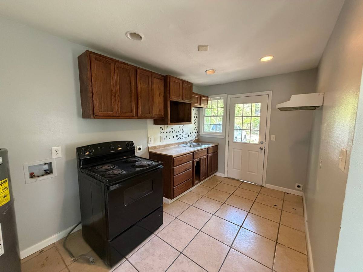 Apartment for rent at 126 E Olive St, Shreveport, LA 71104