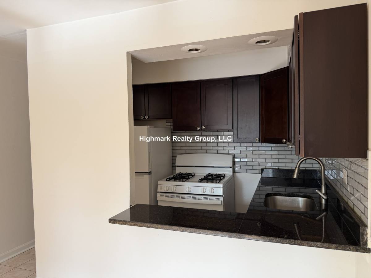 Apartment for rent at 6830 N Sheridan Rd, Chicago, IL 60626