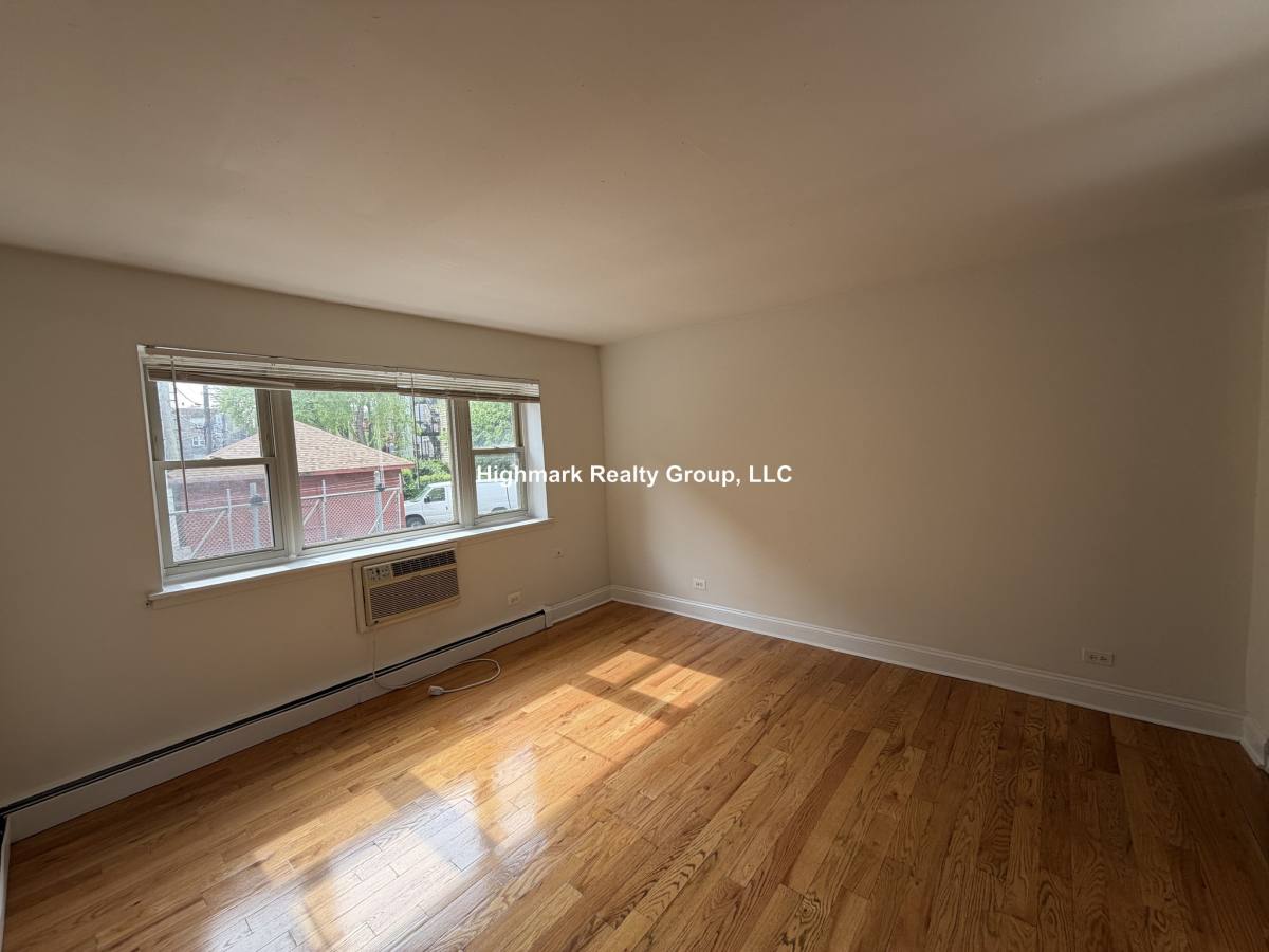 Apartment for rent at 6830 N Sheridan Rd, Chicago, IL 60626