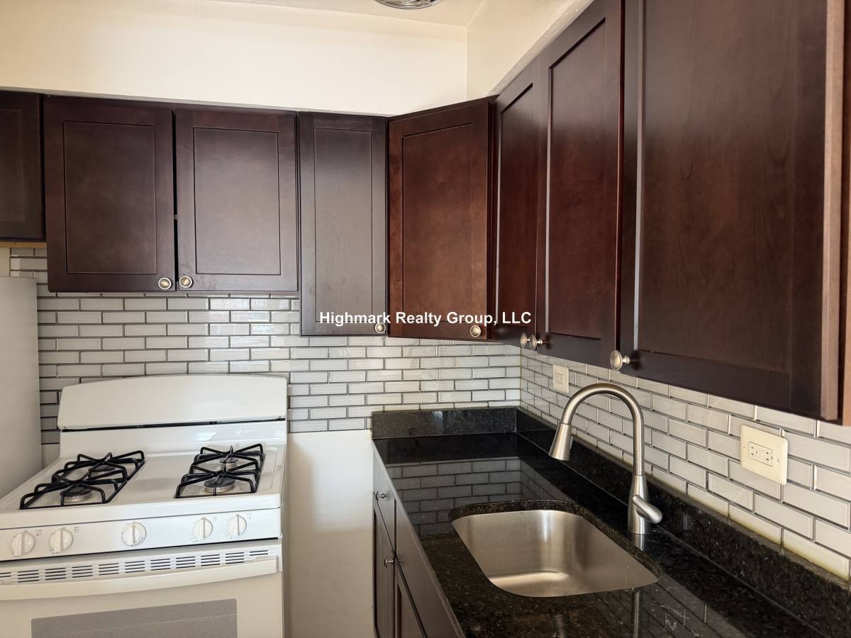 Apartment for rent at 6830 N Sheridan Rd, Chicago, IL 60626