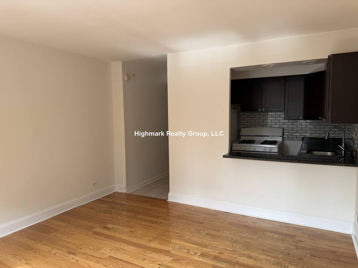 Apartment for rent at 6830 N Sheridan Rd, Chicago, IL 60626