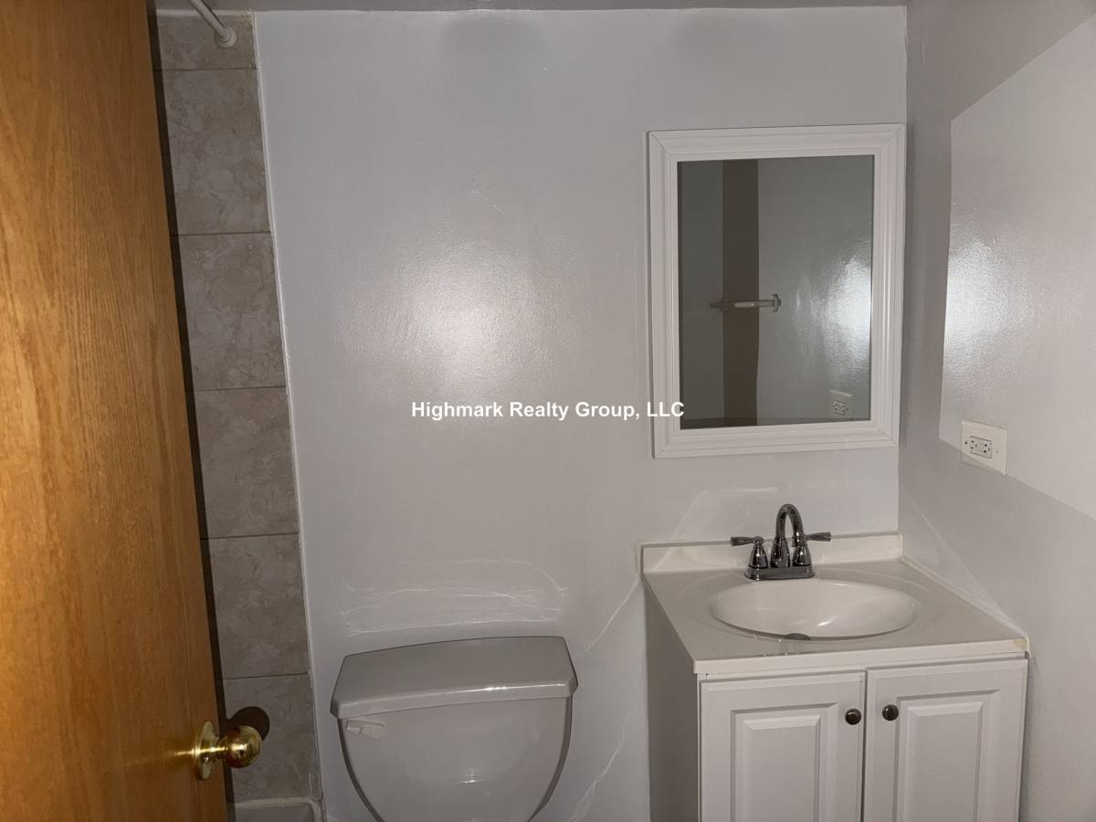 Apartment for rent at 6830 N Sheridan Rd, Chicago, IL 60626