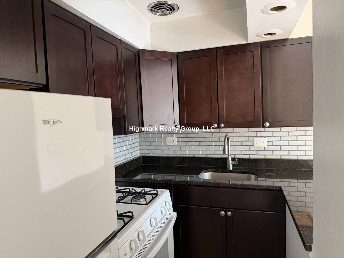 Apartment for rent at 6830 N Sheridan Rd, Chicago, IL 60626