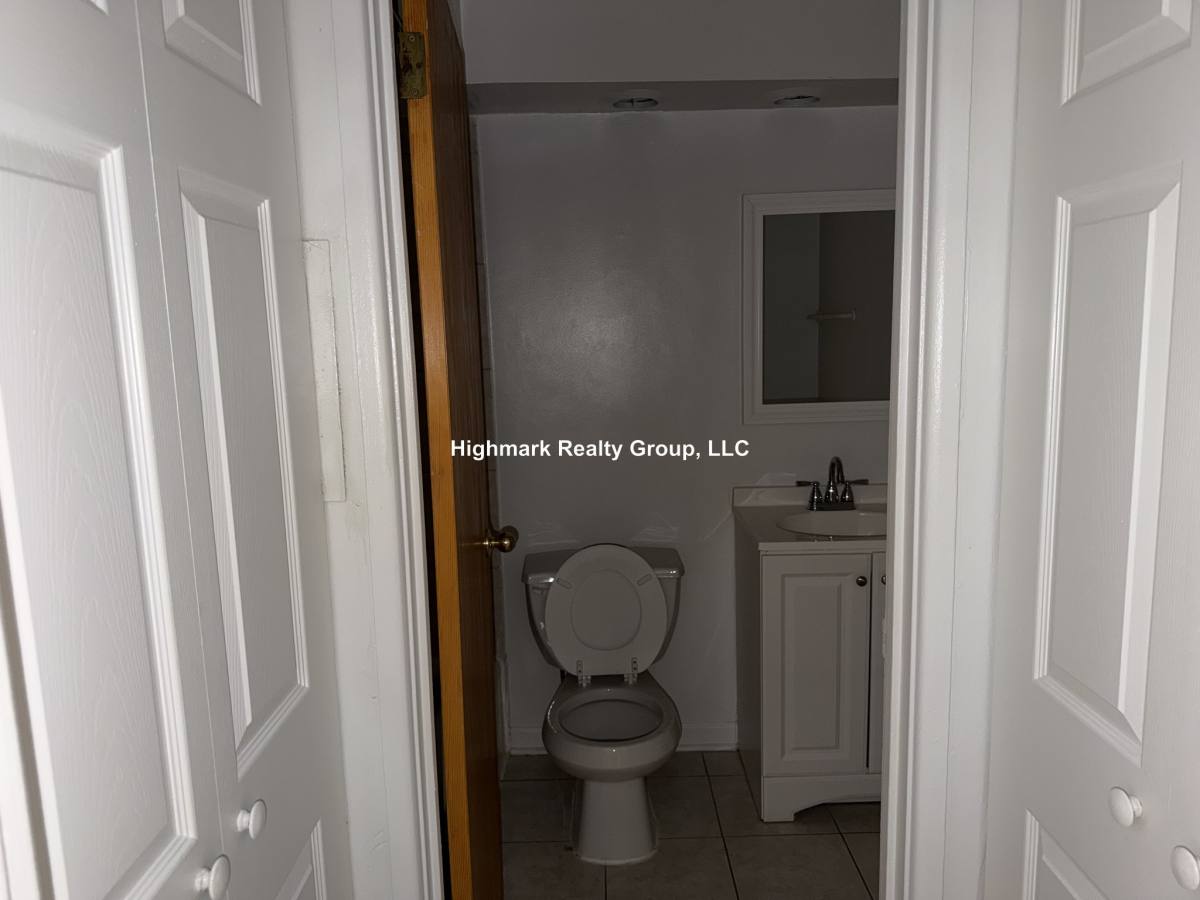 Apartment for rent at 6830 N Sheridan Rd, Chicago, IL 60626