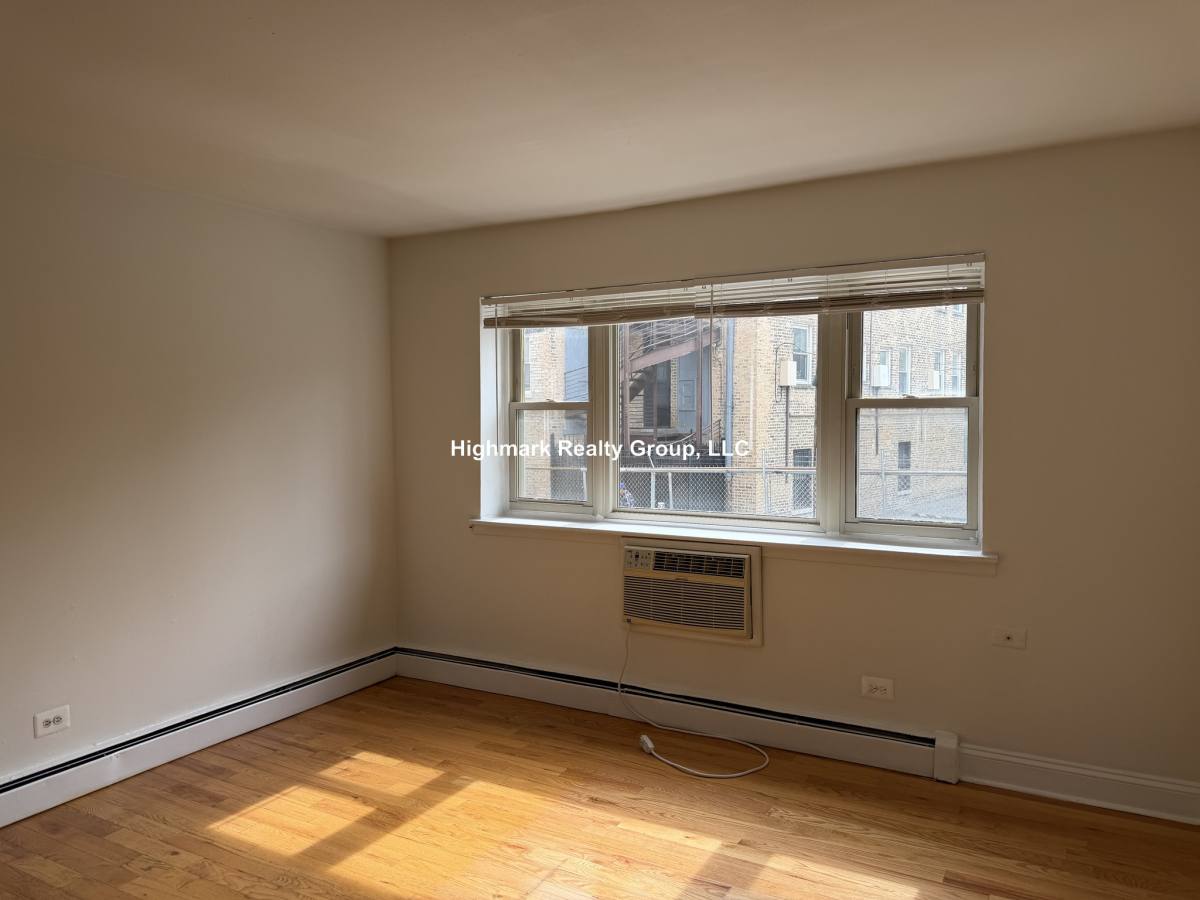 Apartment for rent at 6830 N Sheridan Rd, Chicago, IL 60626