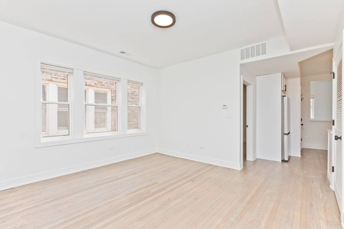 Apartment for rent at 2464-70 N Lincoln Ave, Chicago, IL 60614
