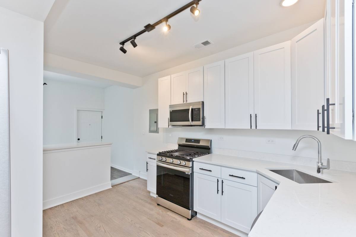 Apartment for rent at 2464-70 N Lincoln Ave, Chicago, IL 60614