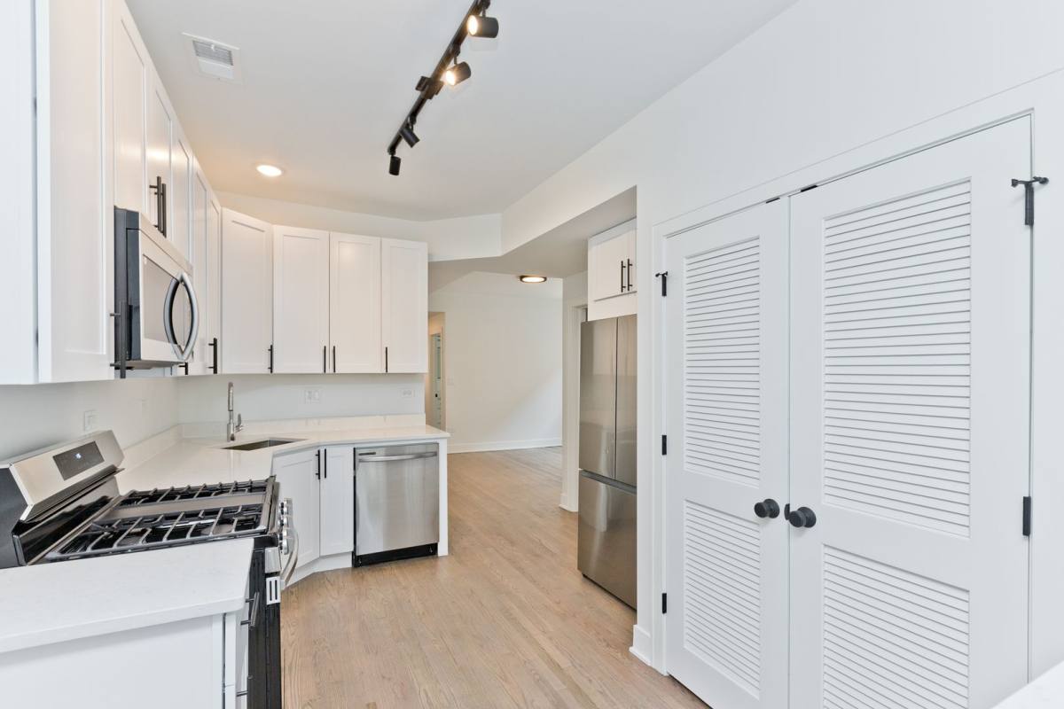 Apartment for rent at 2464-70 N Lincoln Ave, Chicago, IL 60614