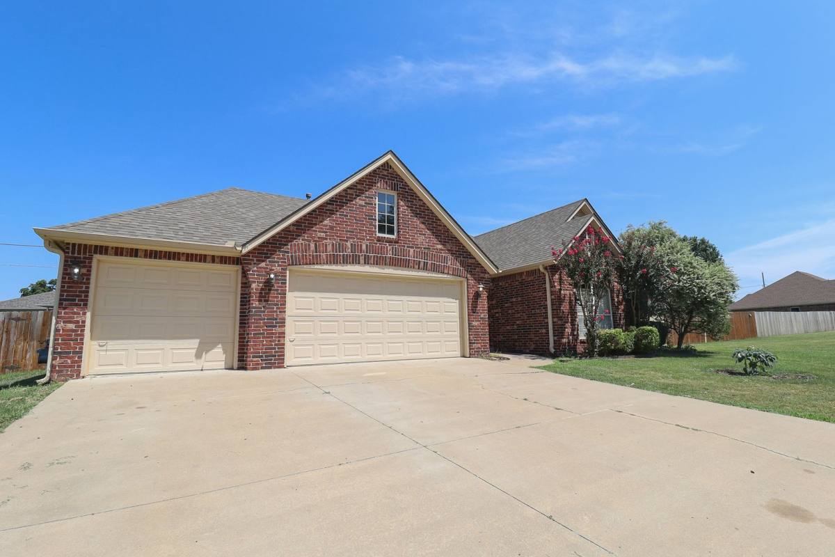 House for rent at 5107 Barr Dr, Sand Springs, OK 74063