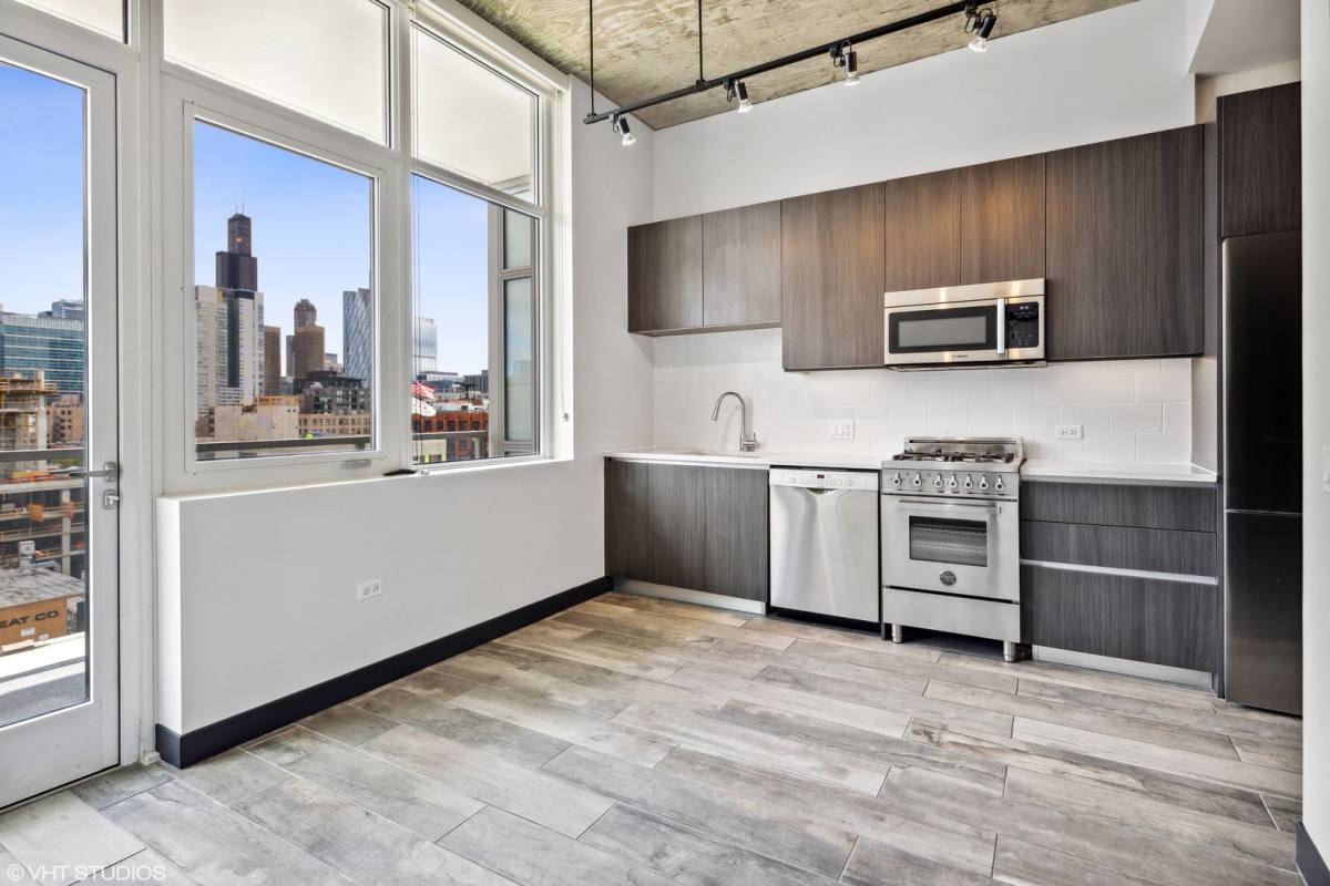 Apartment for rent at 171 N Aberdeen St, Chicago, IL 60607